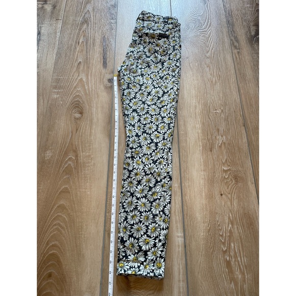 7 For All Man Kind Lazy Daisy Jeans - Picture 14 of 16